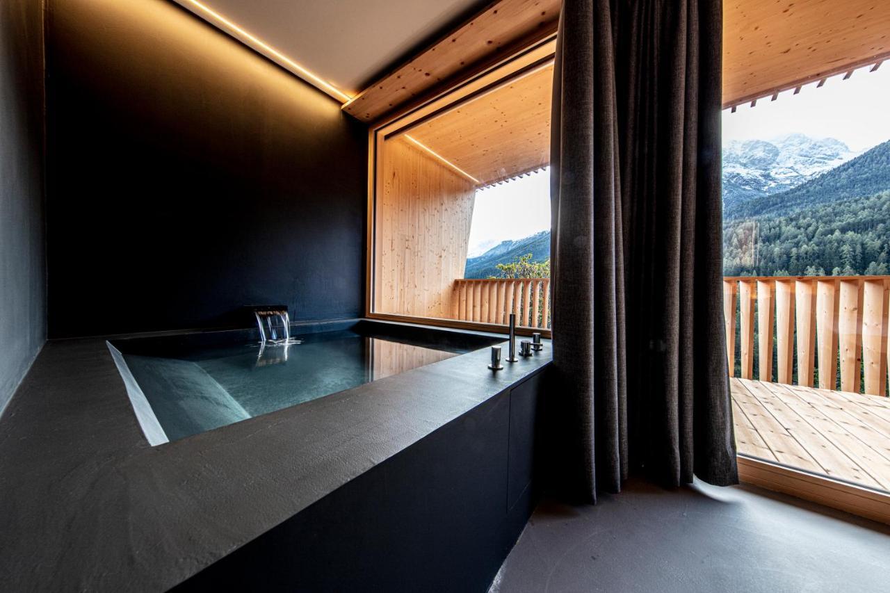 Hotel Arnica Scuol - Adults Only Esterno foto
