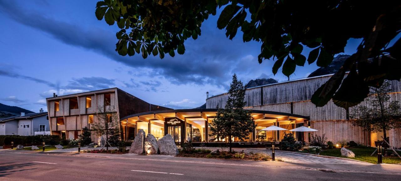 Hotel Arnica Scuol - Adults Only Esterno foto