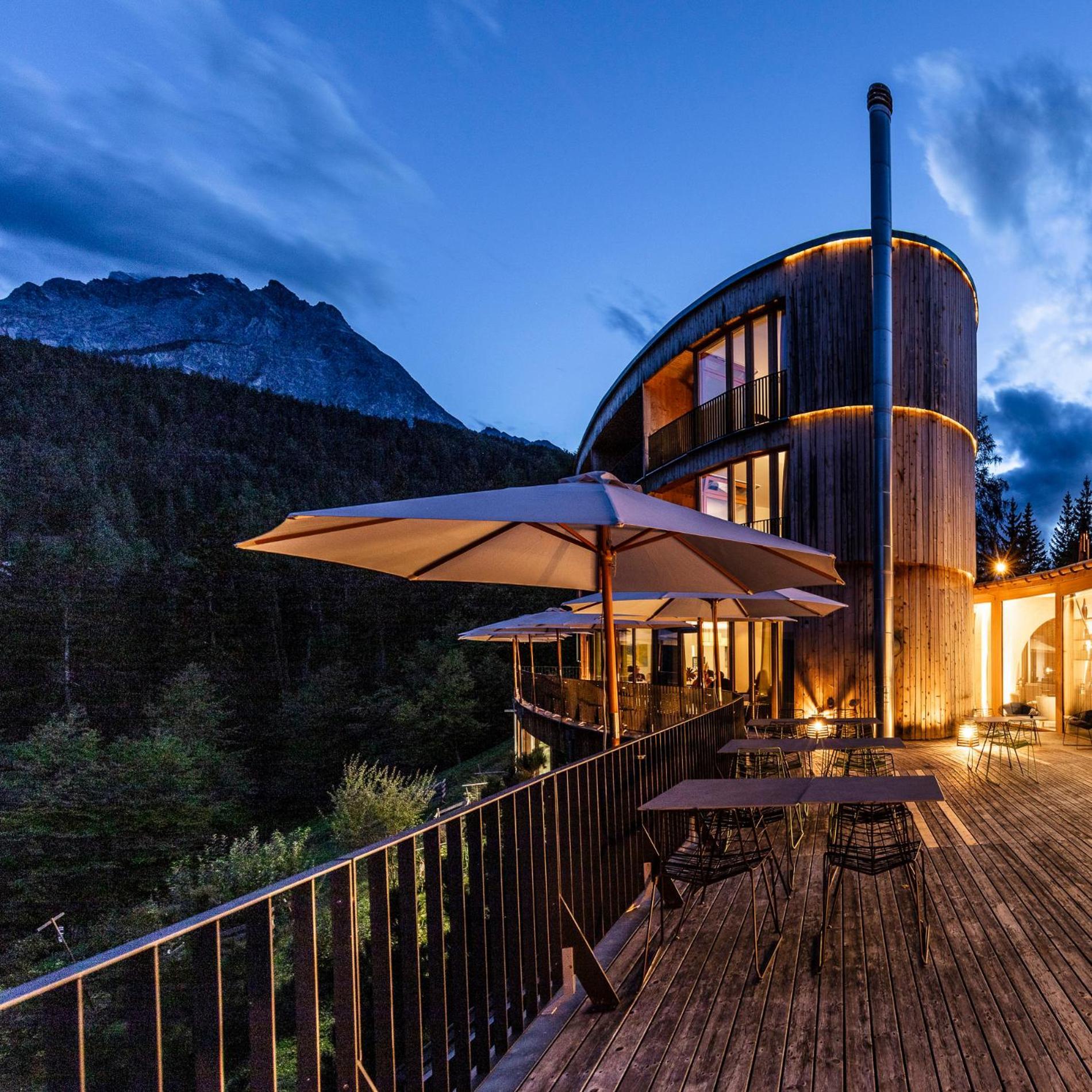 Hotel Arnica Scuol - Adults Only Esterno foto