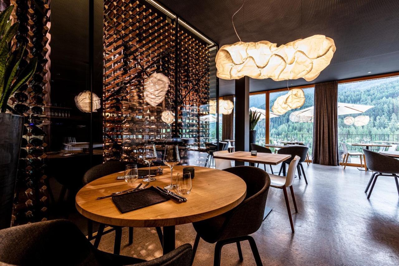 Hotel Arnica Scuol - Adults Only Esterno foto