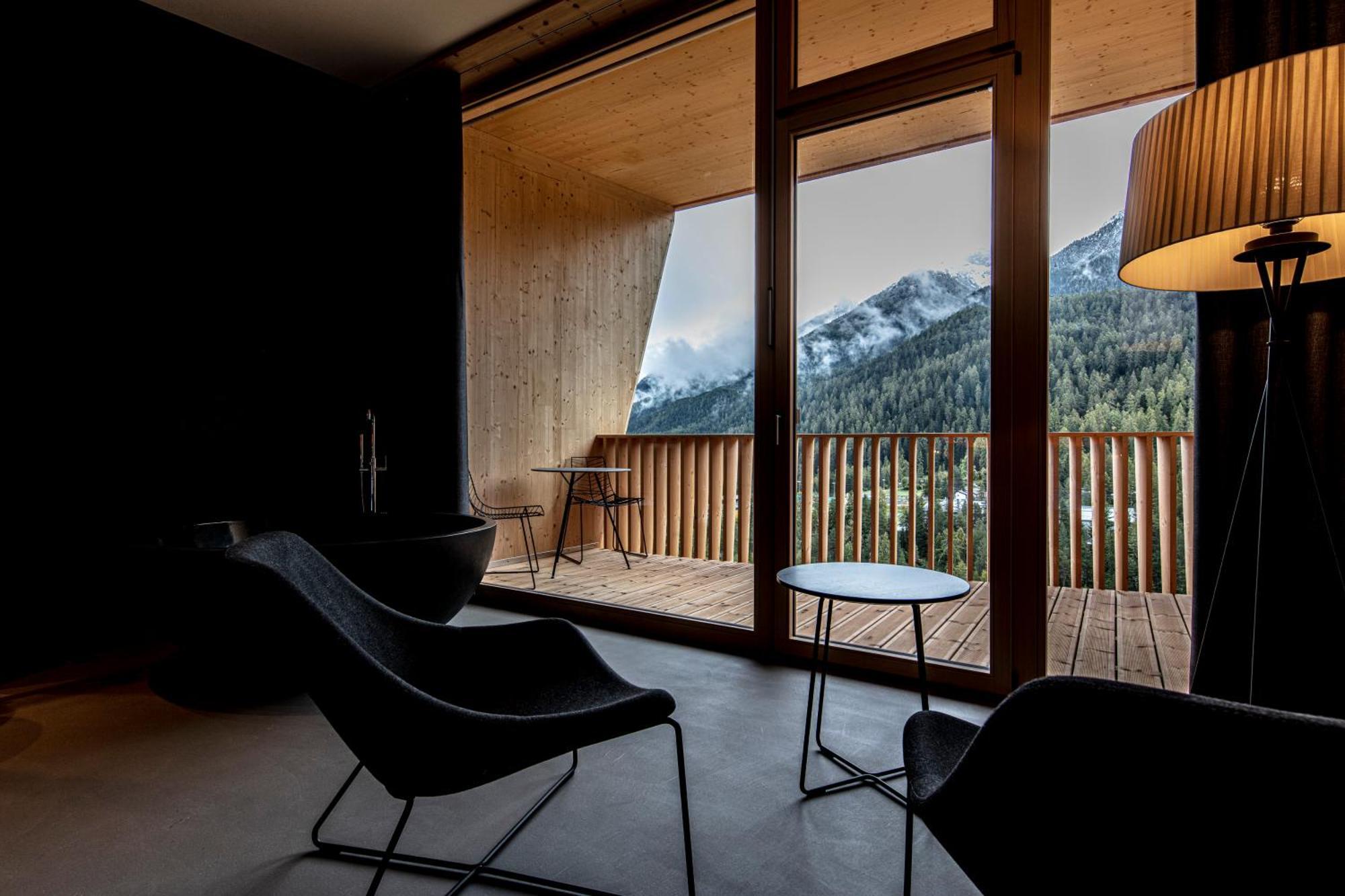 Hotel Arnica Scuol - Adults Only Esterno foto