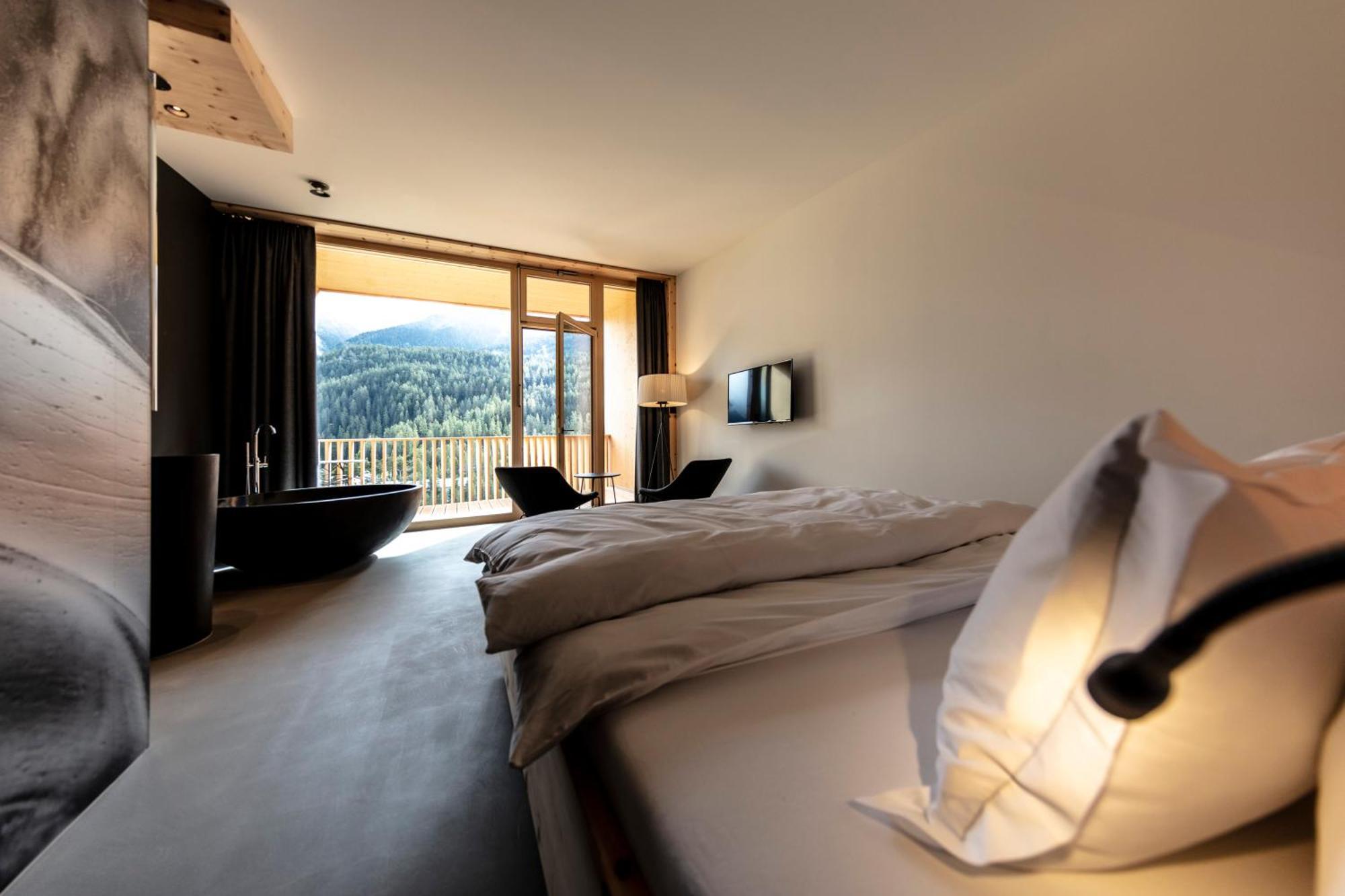 Hotel Arnica Scuol - Adults Only Esterno foto