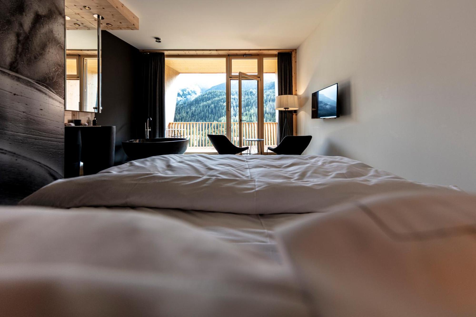Hotel Arnica Scuol - Adults Only Esterno foto