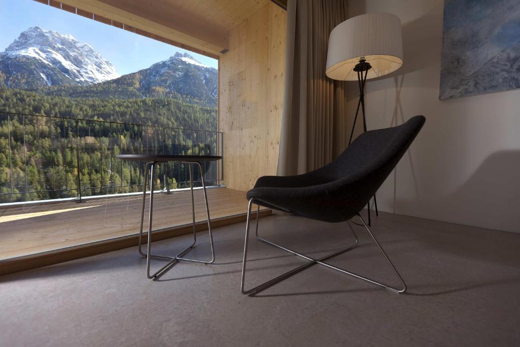 Hotel Arnica Scuol - Adults Only Esterno foto
