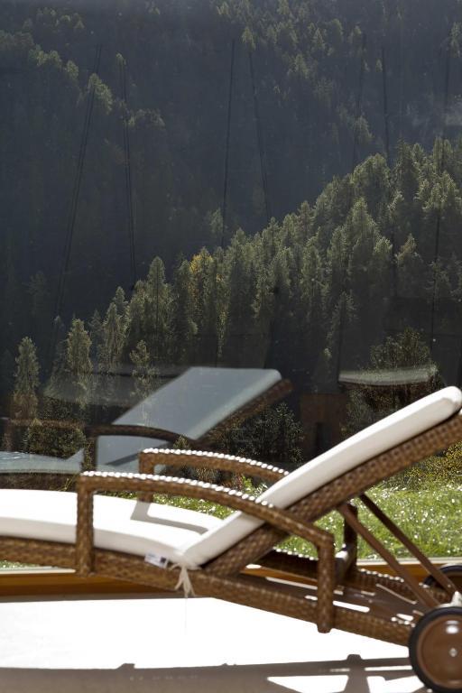Hotel Arnica Scuol - Adults Only Esterno foto