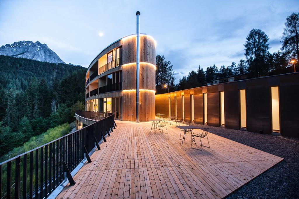 Hotel Arnica Scuol - Adults Only Esterno foto